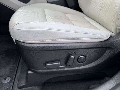 Used 2024 Kia Telluride EX w/ EX Captain's Chair Package image 20