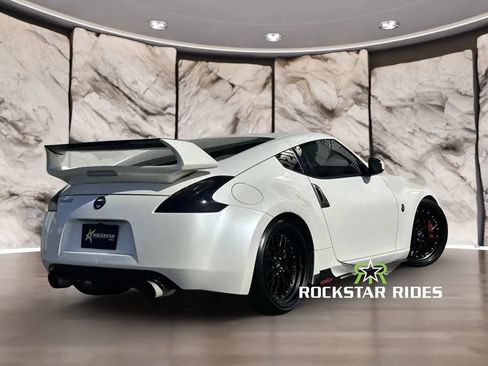 Used 2018 Nissan 370Z Coupe RWD image 2
