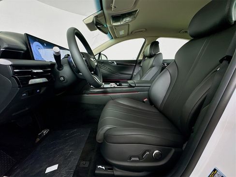 Certified 2025 Genesis G80 2.5T image 21
