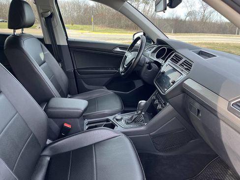 Used 2018 Volkswagen Tiguan SE image 36