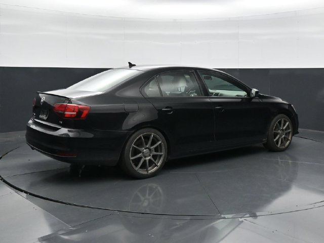 Used 2016 Volkswagen Jetta Sport w/ Lighting Package FWD image 2