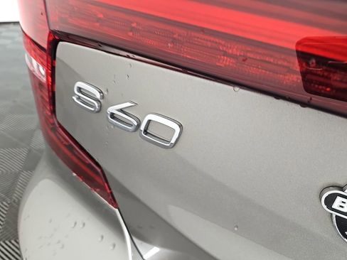 Used 2019 Volvo S60 T5 Momentum w/ Premium Package FWD image 9