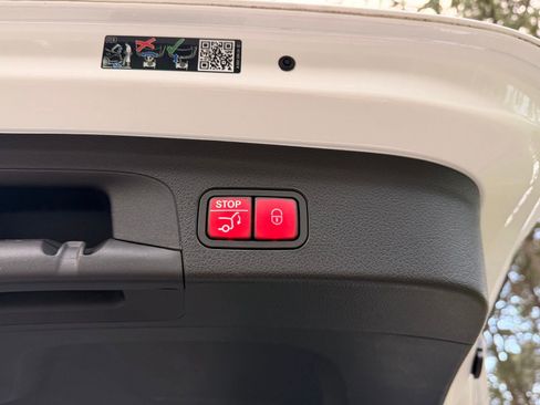 Certified 2024 Mercedes-Benz GLE 450e 4MATIC image 18