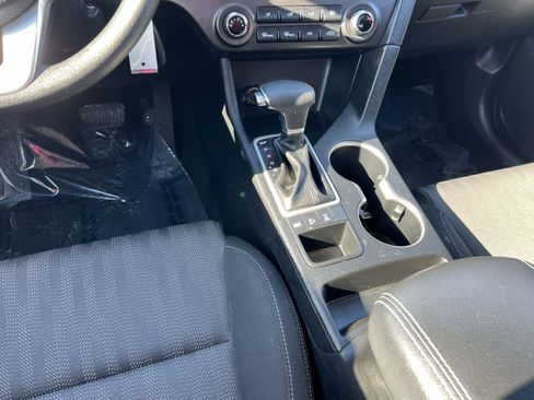 Used 2020 Kia Sportage LX image 21