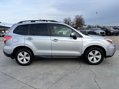 Used 2016 Subaru Forester 2.5i Premium image 3