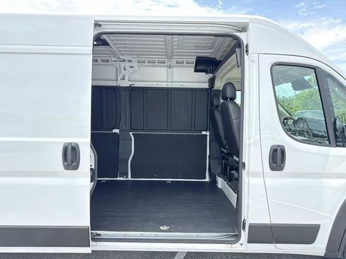 Used 2025 RAM ProMaster 3500 w/ Convenience Group FWD image 13