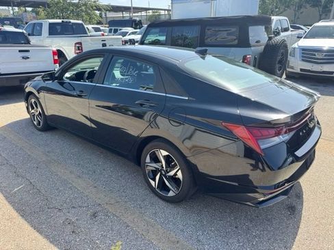 Used 2023 Hyundai Elantra Limited FWD image 3