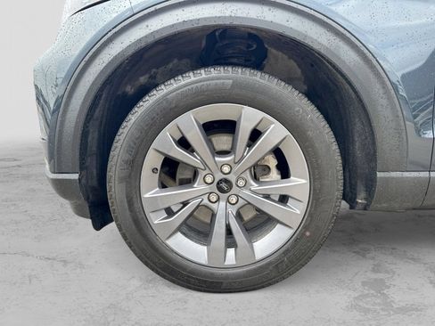 Used 2022 Ford Explorer XLT w/ Equipment Group 202A AWD/4WD image 17