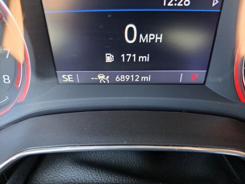 Used 2021 Chevrolet TrailBlazer RS w/ Technology Package FWD image 31