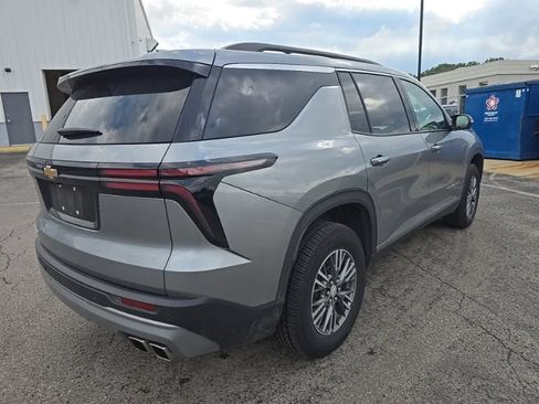 Used 2025 Chevrolet Traverse LT w/ Driver Confidence Package FWD image 8