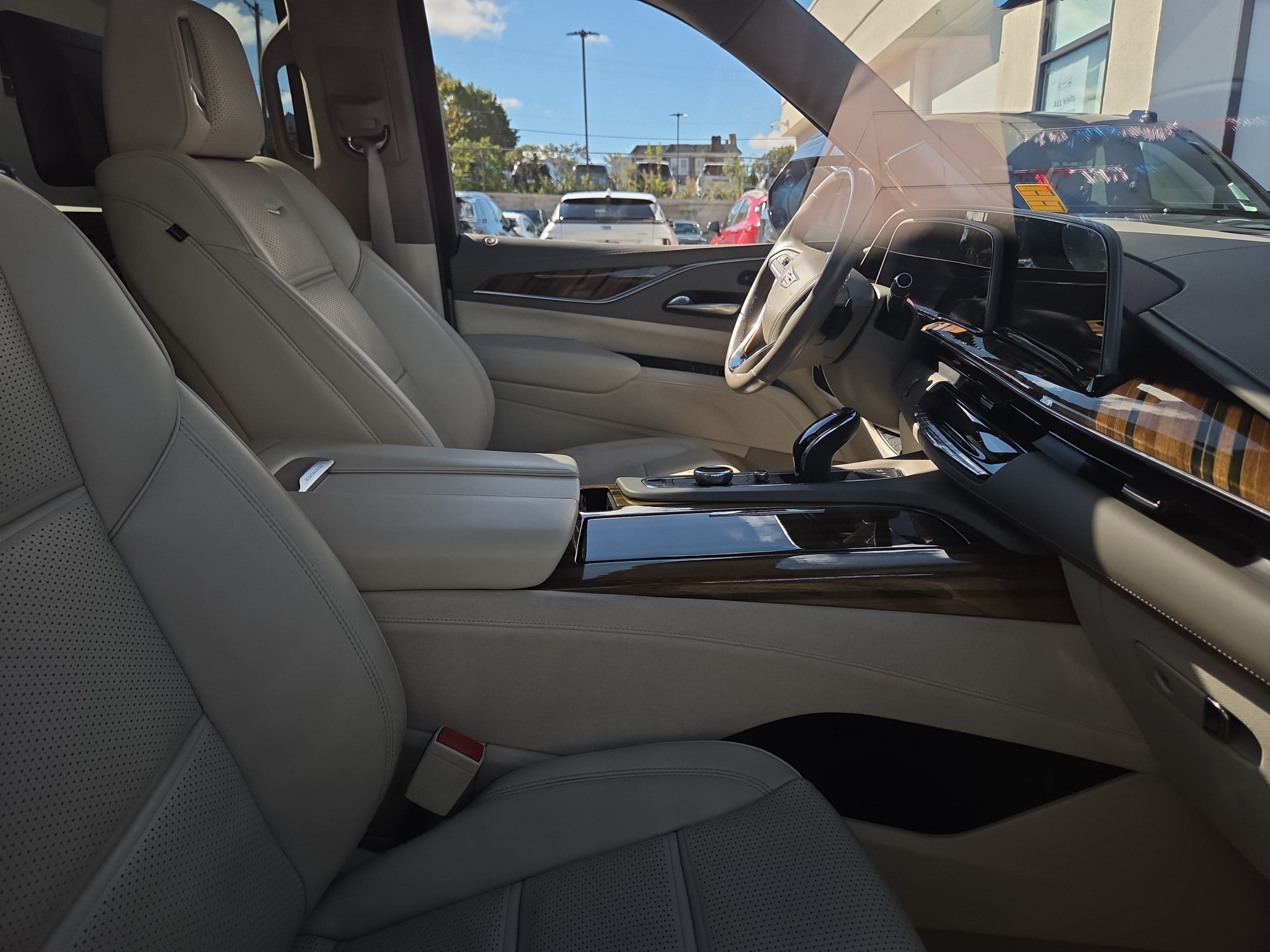 Used 2023 Cadillac Escalade Premium Luxury Platinum AWD/4WD image 7