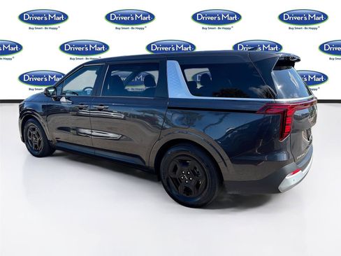 Used 2025 Kia Carnival FWD image 5
