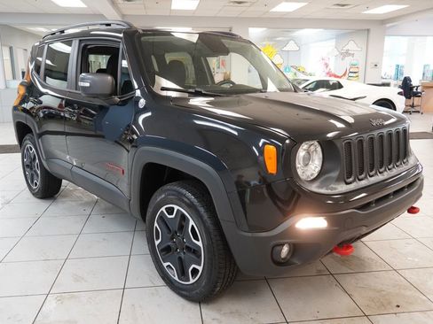 Used 2017 Jeep Renegade Trailhawk AWD/4WD image 14