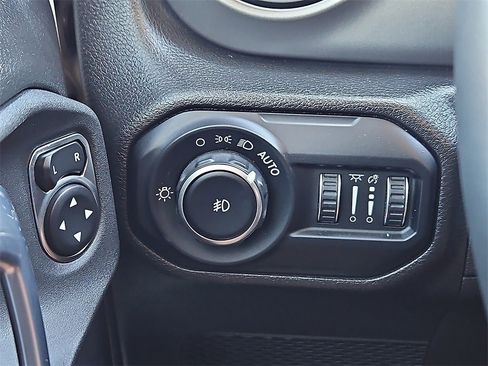 Used 2022 Jeep Wrangler Sport image 23