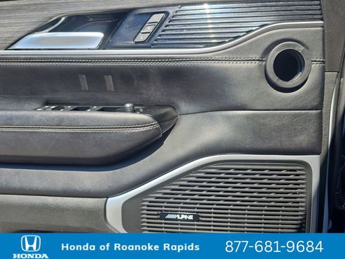 Used 2024 Jeep Wagoneer Series III AWD/4WD image 29