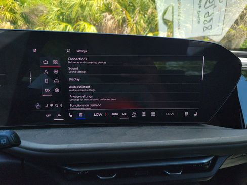 Used 2025 Audi Q5 Premium Plus w/ Premium Plus image 24