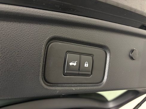 Used 2023 Nissan Pathfinder SL image 38