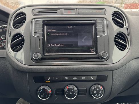 Used 2017 Volkswagen Tiguan S image 19