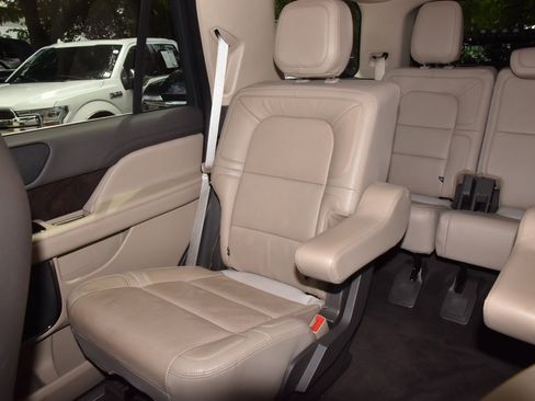 Used 2022 Lincoln Navigator Reserve AWD/4WD image 20