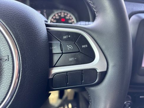 Used 2018 Jeep Renegade Latitude image 14