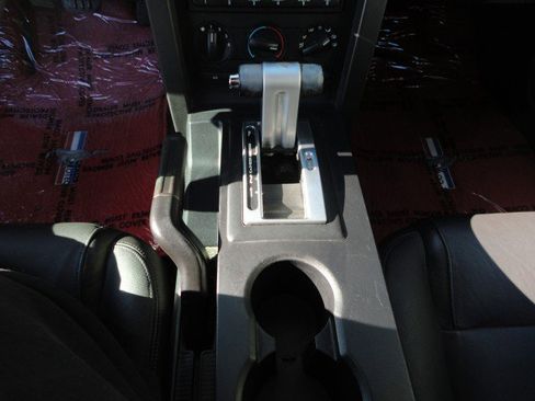 Used 2006 Ford Mustang Convertible image 7