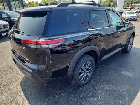 New 2025 Nissan Pathfinder SV image 8