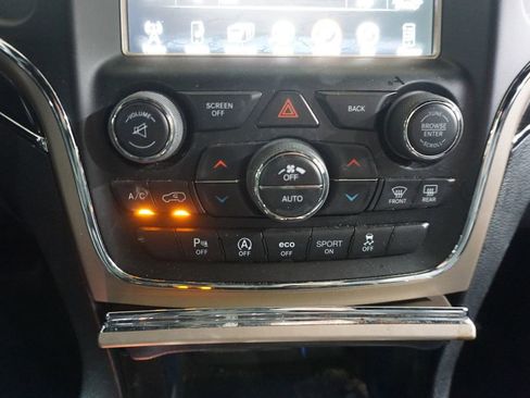 Used 2017 Jeep Grand Cherokee Overland image 12