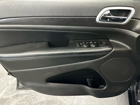 Used 2015 Jeep Grand Cherokee Altitude AWD/4WD image 9