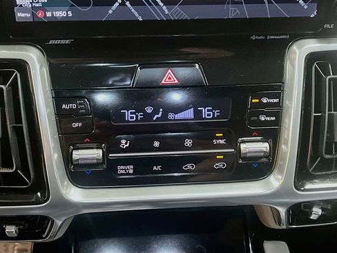 Used 2022 Kia Sorento SX Prestige w/ Panoramic Sunroof Package AWD/4WD image 16