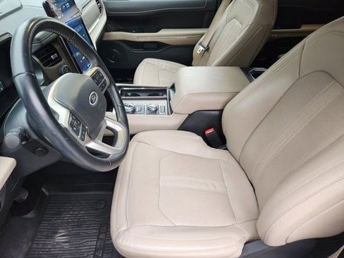 Used 2023 Ford Expedition Limited image 4