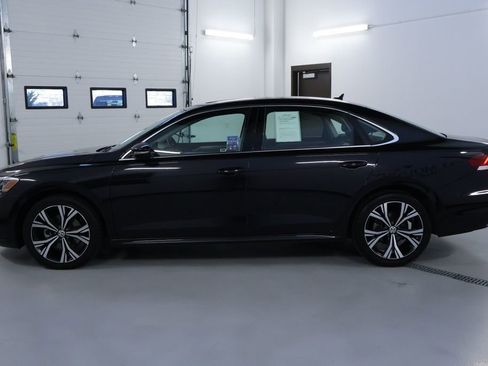 Used 2021 Volkswagen Passat 2.0T SE image 4