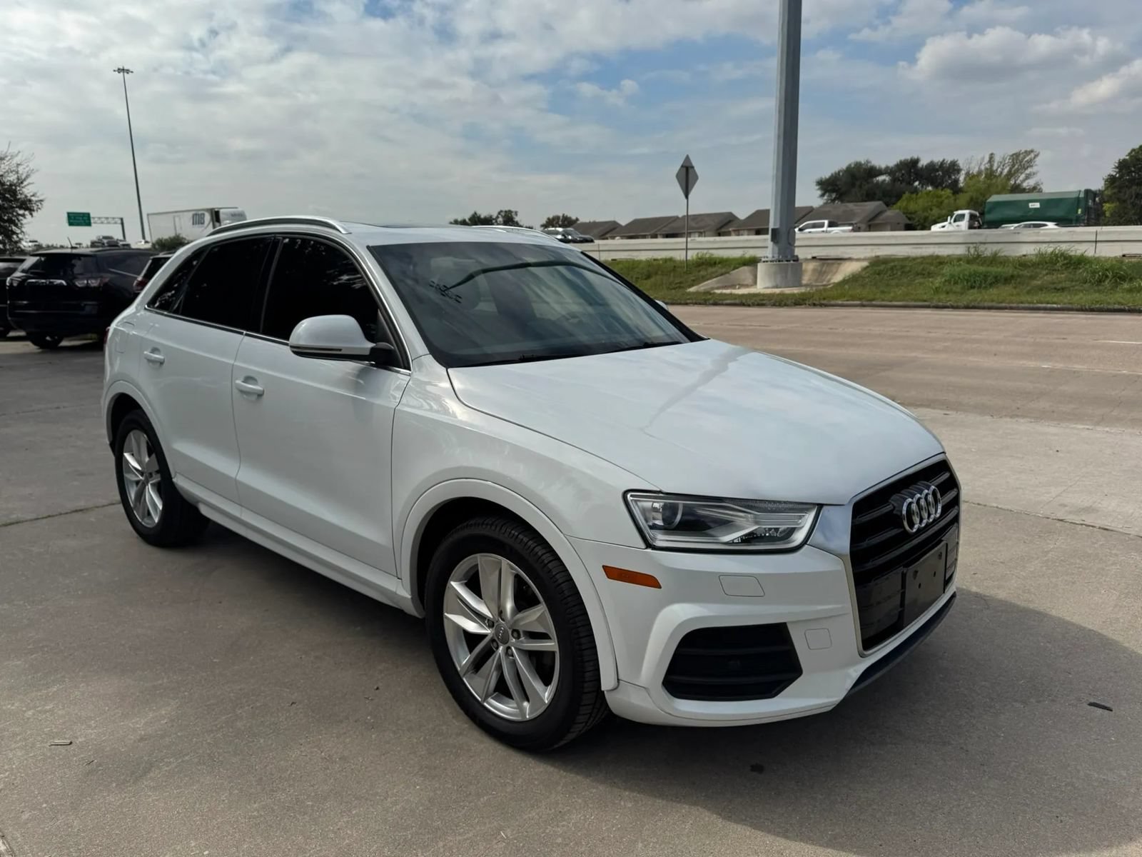Used 2016 Audi Q3 2.0T Premium Plus w/ Technology Package FWD image 3