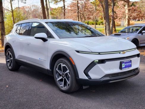 New 2026 Chevrolet Equinox EV LT AWD/4WD image 7