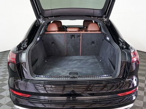 Used 2022 Audi e-tron Premium Plus w/ Premium Plus Package image 8