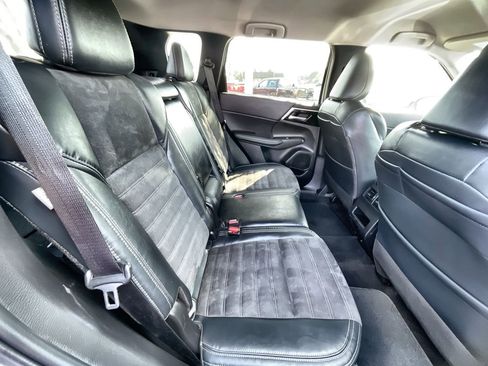 Used 2023 Mitsubishi Outlander SE image 26