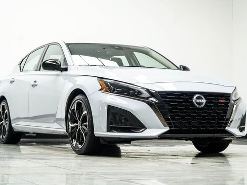 Used 2024 Nissan Altima 2.5 SR FWD image 4