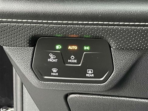 Used 2024 Volkswagen Atlas SE image 26