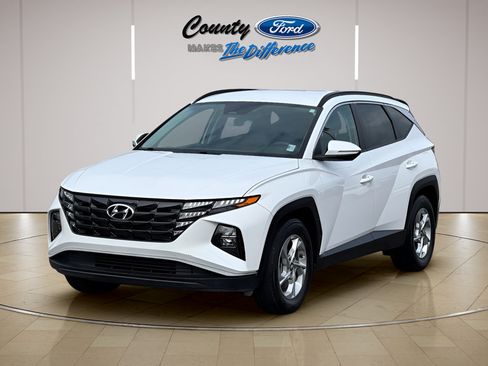 Used 2023 Hyundai Tucson SEL FWD image 2