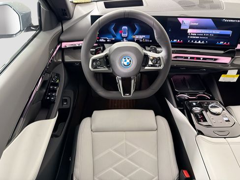 New 2026 BMW 550e xDrive image 23