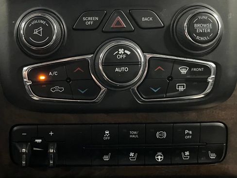 Used 2014 RAM 2500 Longhorn w/ Convenience Group AWD/4WD image 38