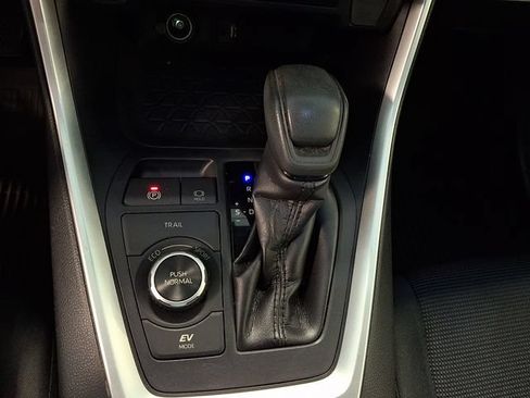 Used 2019 Toyota RAV4 LE w/ Carpet Mat Package AWD/4WD image 15