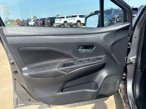 Used 2021 Nissan Versa SV FWD image 6