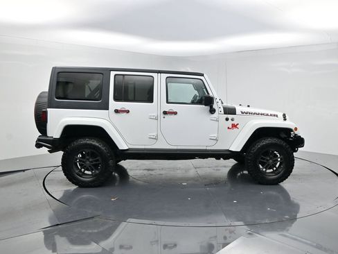 Used 2017 Jeep Wrangler Unlimited Sahara AWD/4WD image 4