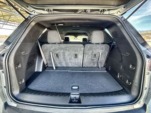 Used 2023 Chevrolet Traverse LT image 17