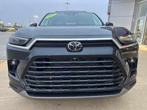 Used 2025 Toyota Grand Highlander AWD image 14