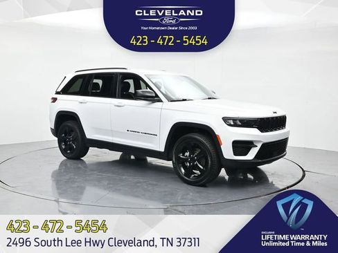 Used 2023 Jeep Grand Cherokee Altitude RWD image 1