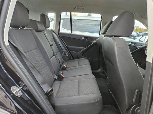 Used 2018 Volkswagen Tiguan Limited w/ Premium Package image 29