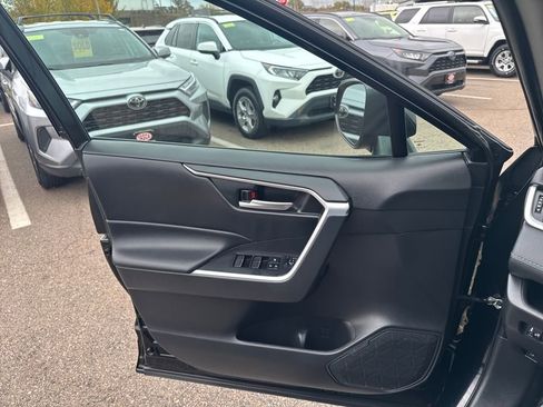 Used 2024 Toyota RAV4 AWD Hybrid image 31