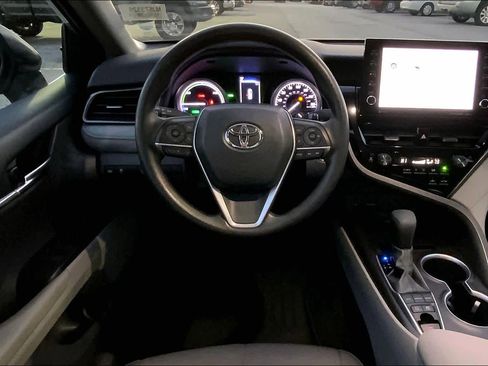 Used 2022 Toyota Camry LE image 6