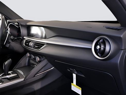 New 2025 Alfa Romeo Stelvio Sprint AWD/4WD image 11